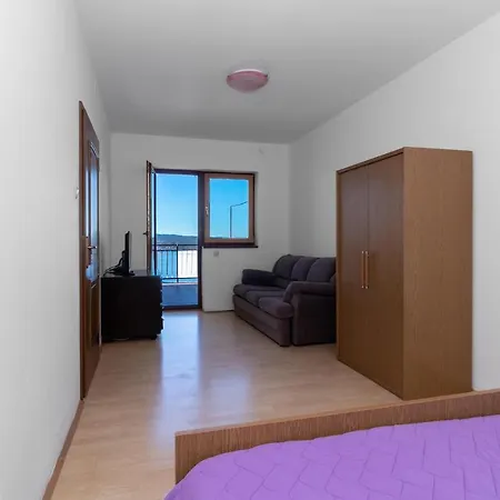 Апартаменты 2 Bedroom Awesome In *