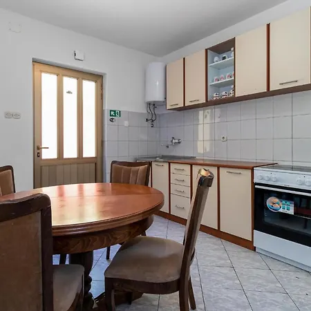 Апартаменты 2 Bedroom Awesome In Цриквеница