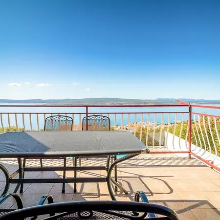 Апартаменты 2 Bedroom Awesome In