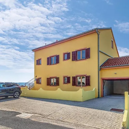 Апартаменты 2 Bedroom Awesome In *