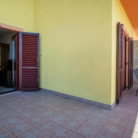 Апартаменты 2 Bedroom Awesome In *
