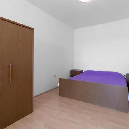 Апартаменты 2 Bedroom Awesome In